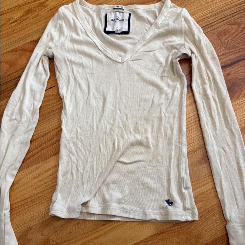 Vintage Abercrombie & Fitch Cream V-Neck Long Sleeve Top